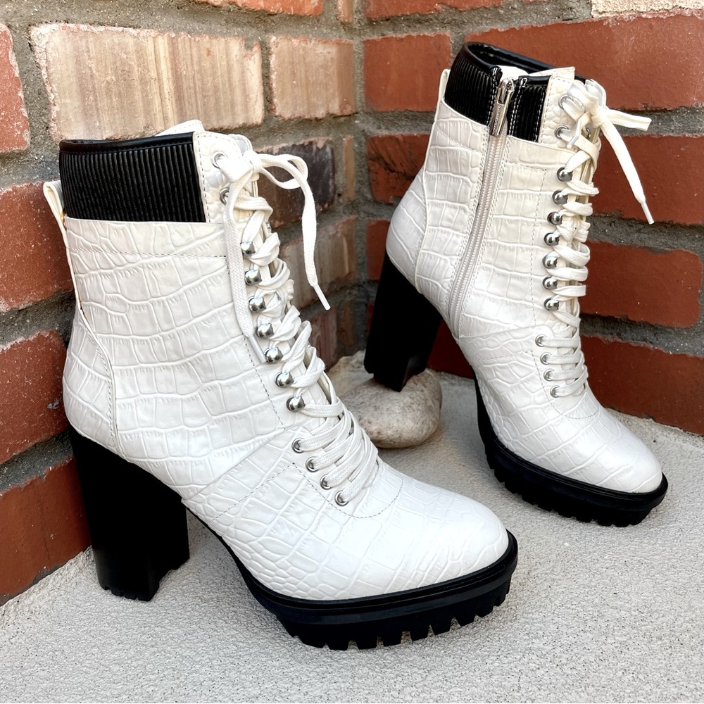 🆕VINCE CAMUTO Ermania Leather Embossed Croc High Heel Platform Boots Sz 8.5